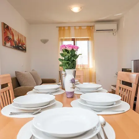 Blandona Apartment *